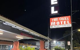 The Oaks Motel